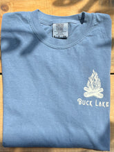 Load image into Gallery viewer, BUCK LAKE CAMPFIRE TEE