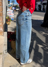 Load image into Gallery viewer, LEVI&#39;S BAGGY DAD JEANS