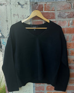 BESTI V-NECK SWEATER