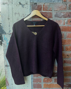 BESTI V-NECK SWEATER