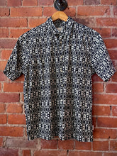 Load image into Gallery viewer, CASSIS SEERSUCKER SHIRT