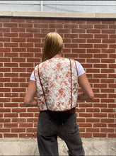 Load image into Gallery viewer, QUILTED FLORAL VEST