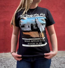 Load image into Gallery viewer, ROAD APPLES TOUR TEE THE HIP