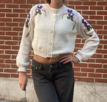 Load image into Gallery viewer, FLORAL CARDI ASTRID CLOTHING