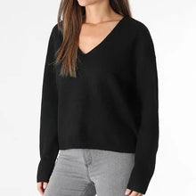 Load image into Gallery viewer, BESTI V-NECK SWEATER