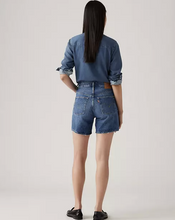 Load image into Gallery viewer, LEVI&#39;S 501 MID THIGH SHORTS