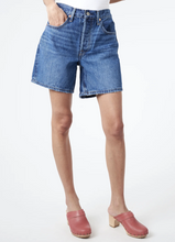 Load image into Gallery viewer, LEVI&#39;S 501 MID THIGH SHORTS