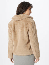 Load image into Gallery viewer, SUI ALISON SHORT FAUX FUR JACKET